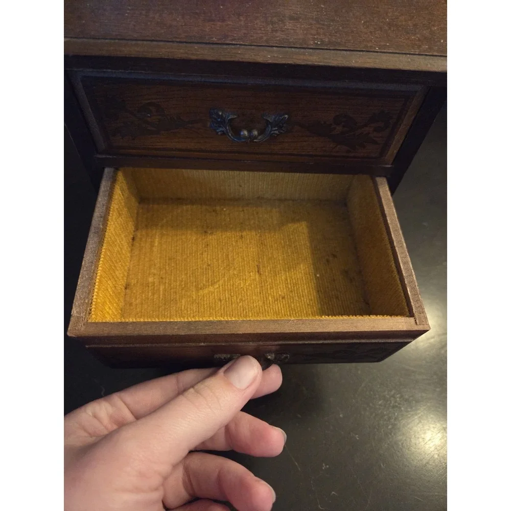 Vintage Laurel Japan Musical Jewelry‎ Box